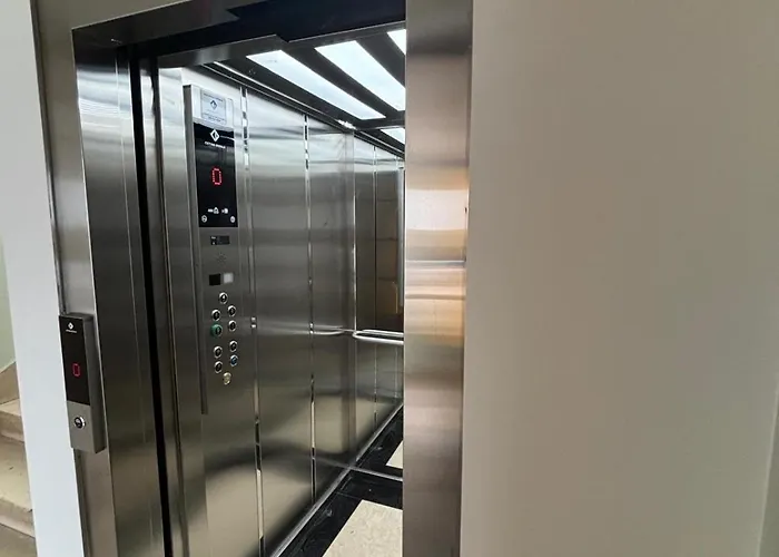 Apartment Star Split