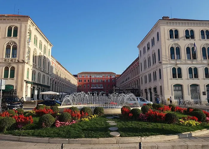 Apartment Star Split